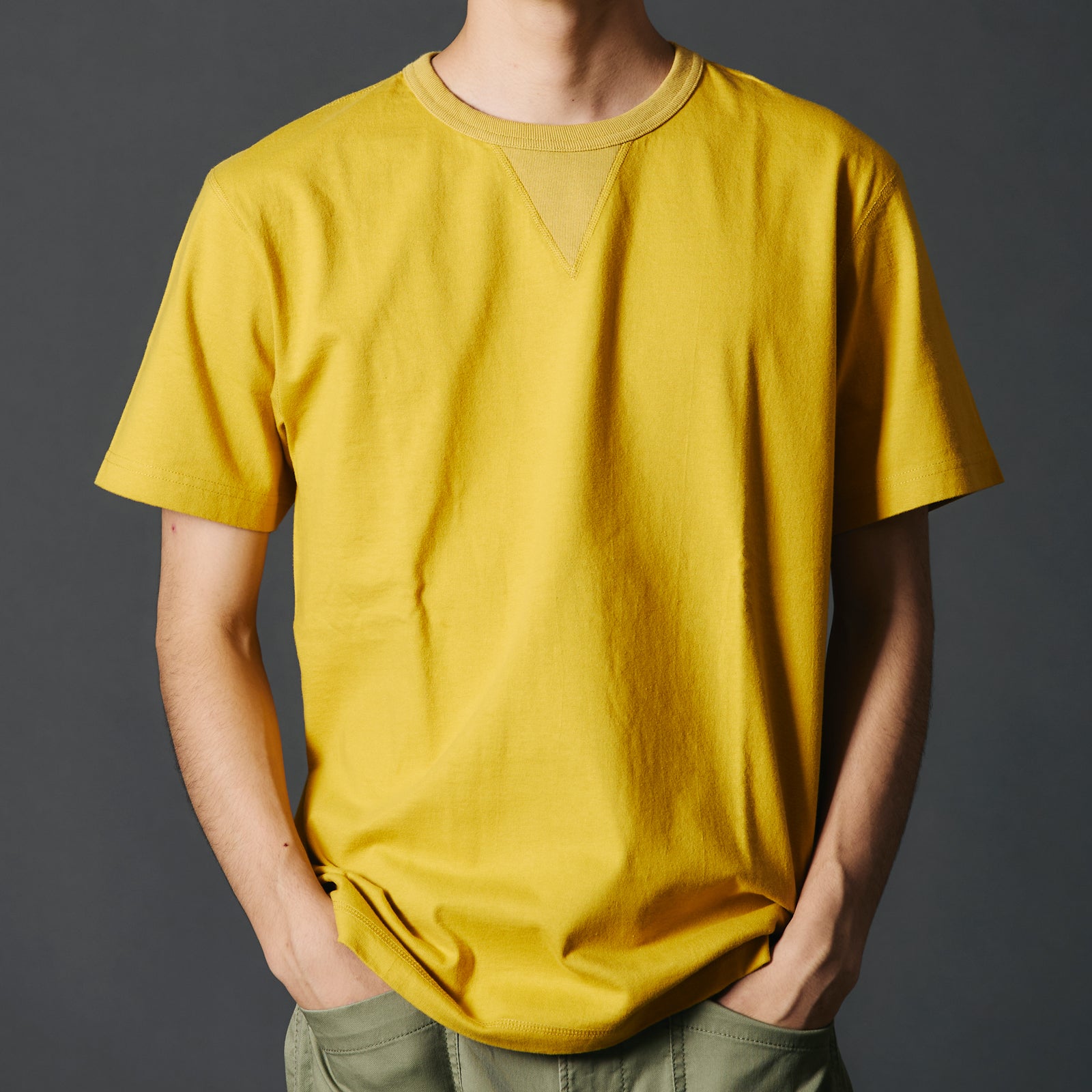 トイヤンさま専用 2025 S/S Seasonal Color】“STANDARD” COZUN 両Vガゼット クルーネック