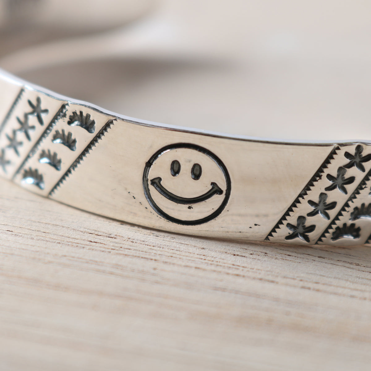 NORTH WORKS】Smile Stamp Bangle BR-8007W – BARNS OUTFITTERS