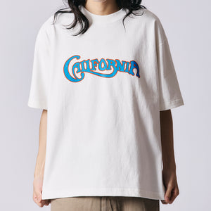 
                  
                    画像をギャラリービューアにロードします10/- Heavyweight Crossover Neck S/S Print T-shirt【CALIFORNIA】BR-25217
                  
                