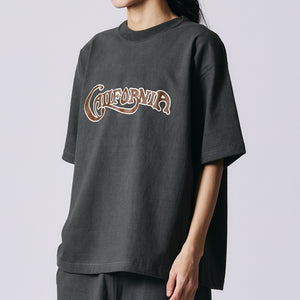 
                  
                    画像をギャラリービューアにロードします10/- Heavyweight Crossover Neck S/S Print T-shirt【CALIFORNIA】BR-25217
                  
                