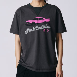 
                  
                    画像をギャラリービューアにロードします“STANDARD” 14/- COZUN 両Vガゼット クルーネック プリント Tシャツ【Pink Cadillac DINER】BR-25238
                  
                