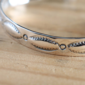 
                  
                    画像をギャラリービューアにロードします【NORTH WORKS】Native Stamp Bangle BR-8463
                  
                