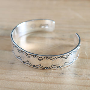 
                  
                    画像をギャラリービューアにロードします【NORTH WORKS】Geometry Stamp Bangle BR-8464
                  
                