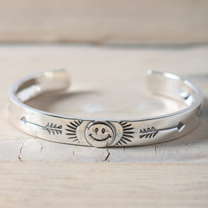 
                  
                    画像をギャラリービューアにロードします【NORTH WORKS】Smile Arrow Bangle BR-8006W
                  
                