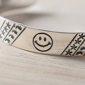 
                  
                    画像をギャラリービューアにロードします【NORTH WORKS】Smile Stamp Bangle BR-8007W
                  
                