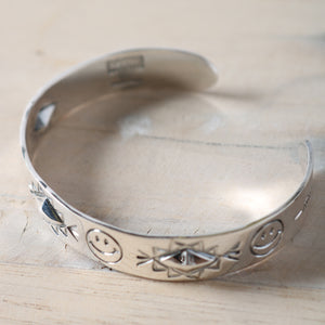 
                  
                    画像をギャラリービューアにロードします【NORTH WORKS】Smile Repose Bangle BR-8008W
                  
                
