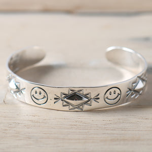 
                  
                    画像をギャラリービューアにロードします【NORTH WORKS】Smile Repose Bangle BR-8008W
                  
                