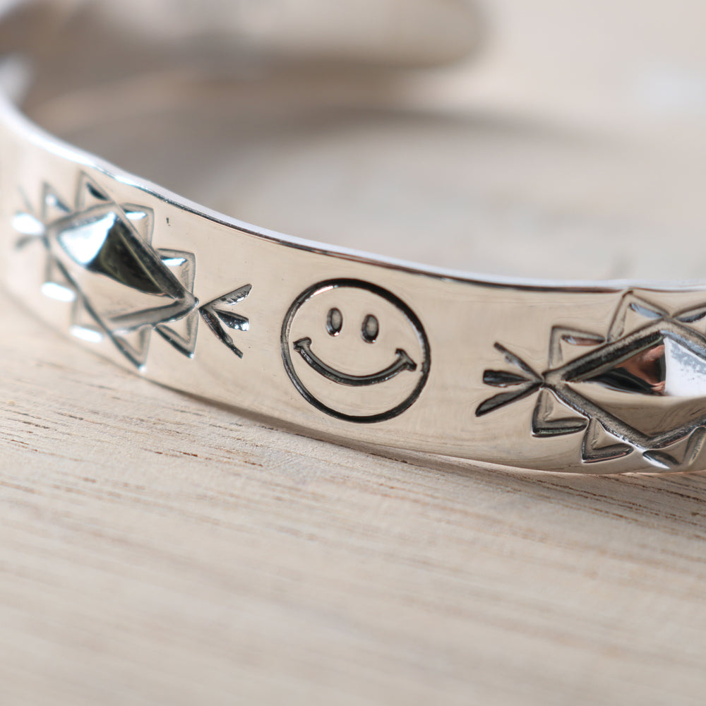 
                  
                    画像をギャラリービューアにロードします【NORTH WORKS】Smile Repose Bangle BR-8008W
                  
                