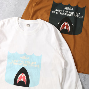 
                  
                    画像をギャラリービューアにロードします16/- HOT-SHOT Print L/S T-shirt 【SAVE THE RED LIST】BR-25422
                  
                
