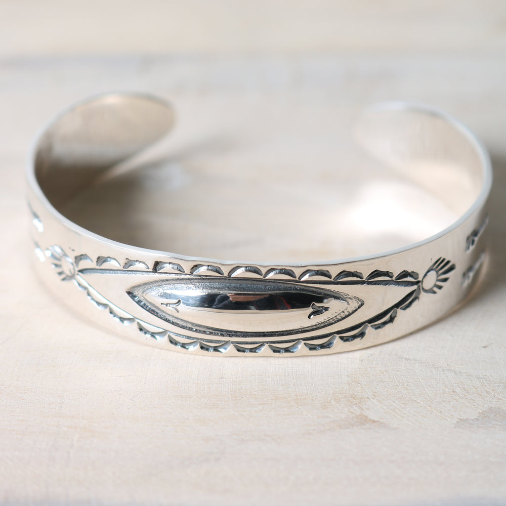 
                  
                    画像をギャラリービューアにロードします【NORTH WORKS】Big Eye Bangle BR-8011W
                  
                