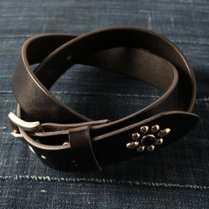 
                  
                    画像をギャラリービューアにロードします【栃木レザー】30mm Leather Studs Belt 【Summer Oil Leather】LE-4343
                  
                