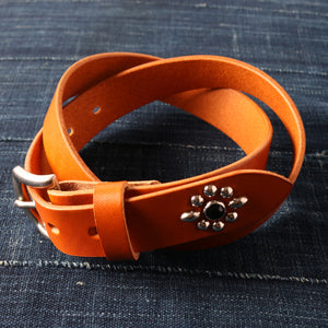 
                  
                    画像をギャラリービューアにロードします【栃木レザー】30mm Leather Studs Belt 【Summer Oil Leather】LE-4343
                  
                