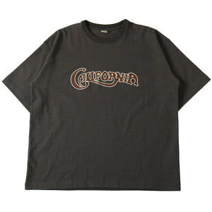 
                  
                    画像をギャラリービューアにロードします10/- Heavyweight Crossover Neck S/S Print T-shirt【CALIFORNIA】BR-25217
                  
                