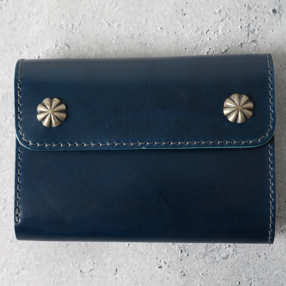 
                  
                    画像をギャラリービューアにロードします【Cordovan × 栃木レザー】Tri-Fold Wallet【Button Works】LE-4333BW
                  
                