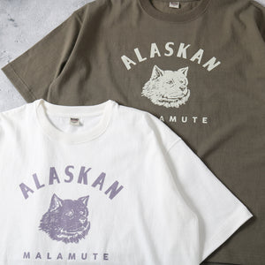 
                  
                    画像をギャラリービューアにロードします10/- Heavyweight Crossover Neck S/S Print T-shirt【ALASKAN MALAMUTE】BR-25218
                  
                
