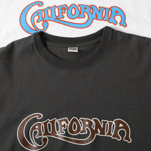 
                  
                    画像をギャラリービューアにロードします10/- Heavyweight Crossover Neck S/S Print T-shirt【CALIFORNIA】BR-25217
                  
                